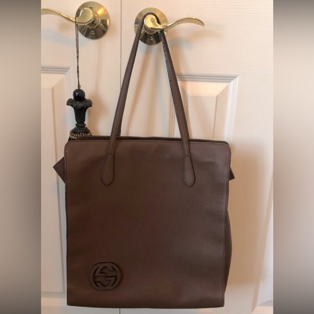 Gucci large tote bag. Brown leather. Authentic!